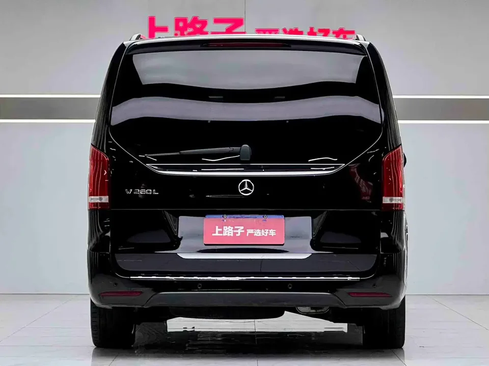 Mercedes-Benz V-Класс Mercedes Benz V Class 2022 V 260 L Long Wheelbase Deluxe Edition 2023 — thumbnail 2