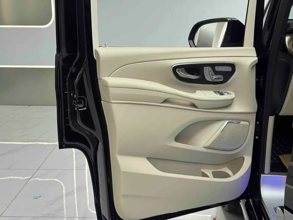 Mercedes-Benz V-Класс Mercedes Benz V Class 2022 V 260 L Long Wheelbase Deluxe Edition 2023 — thumbnail 3