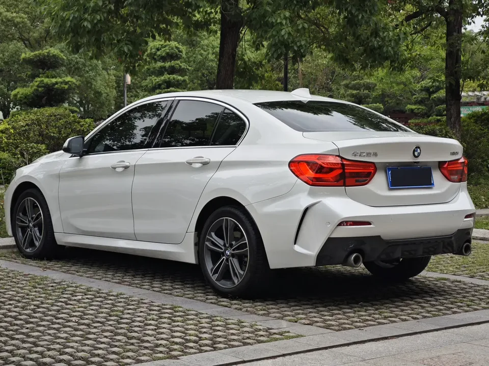 BMW 1 Series BMW 1 Series 2021 120i M Sport Edition 2022 — миниатюра 2