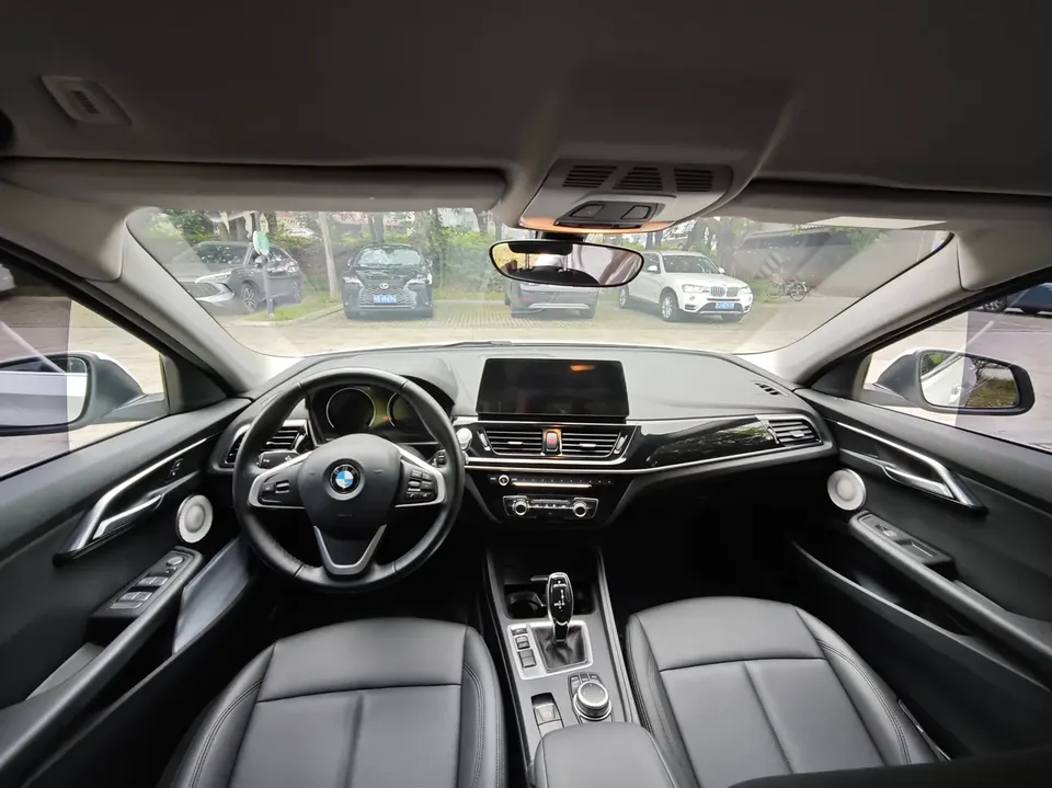 BMW 1 Series BMW 1 Series 2021 120i M Sport Edition 2022 — миниатюра 3