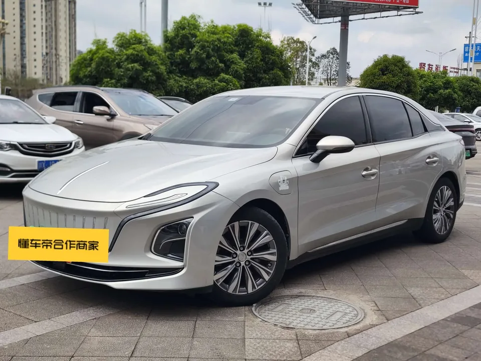 Hongqi E-QM5 2023