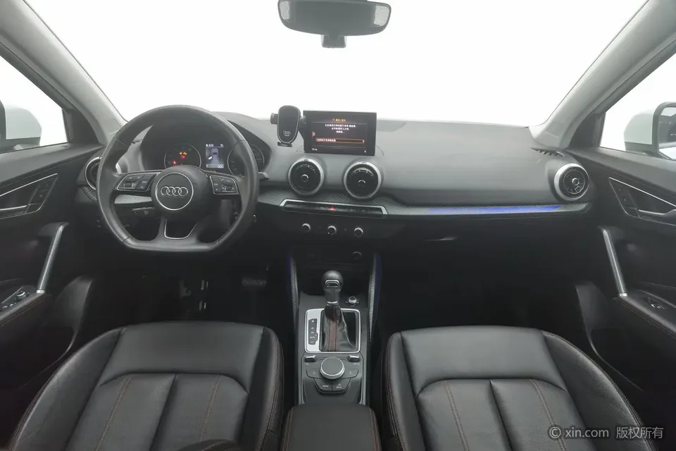 Audi Q2L Audi Q2L 2022 35 TFSI aggressive and dynamic model 2022 — миниатюра 2