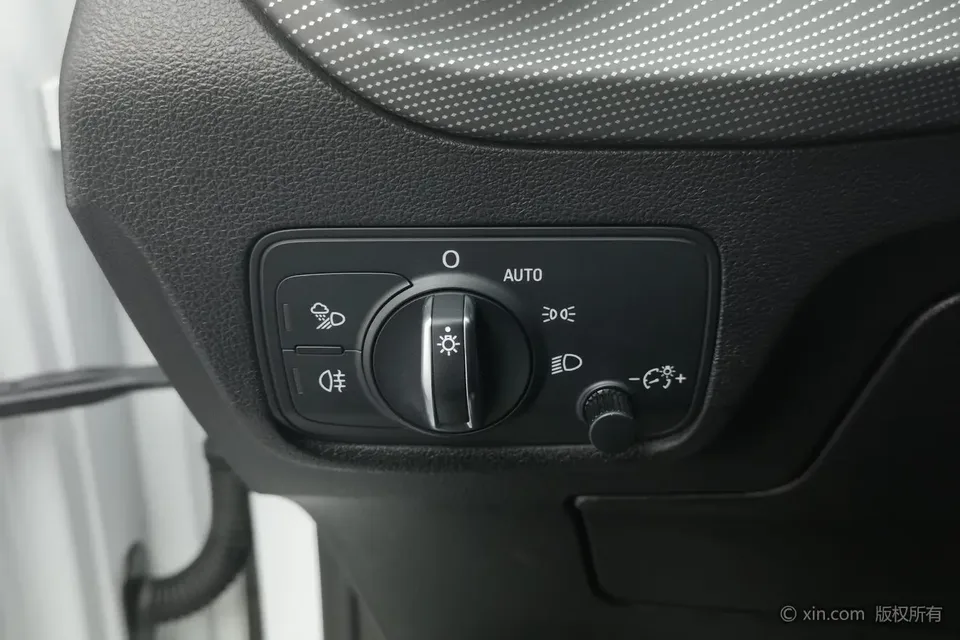 Audi Q2L Audi Q2L 2022 35 TFSI aggressive and dynamic model 2022 — миниатюра 4
