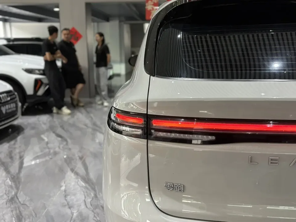 Leapmotor Zero running C10 Pure Electric 530 LiDAR Edition 2024 — миниатюра 3
