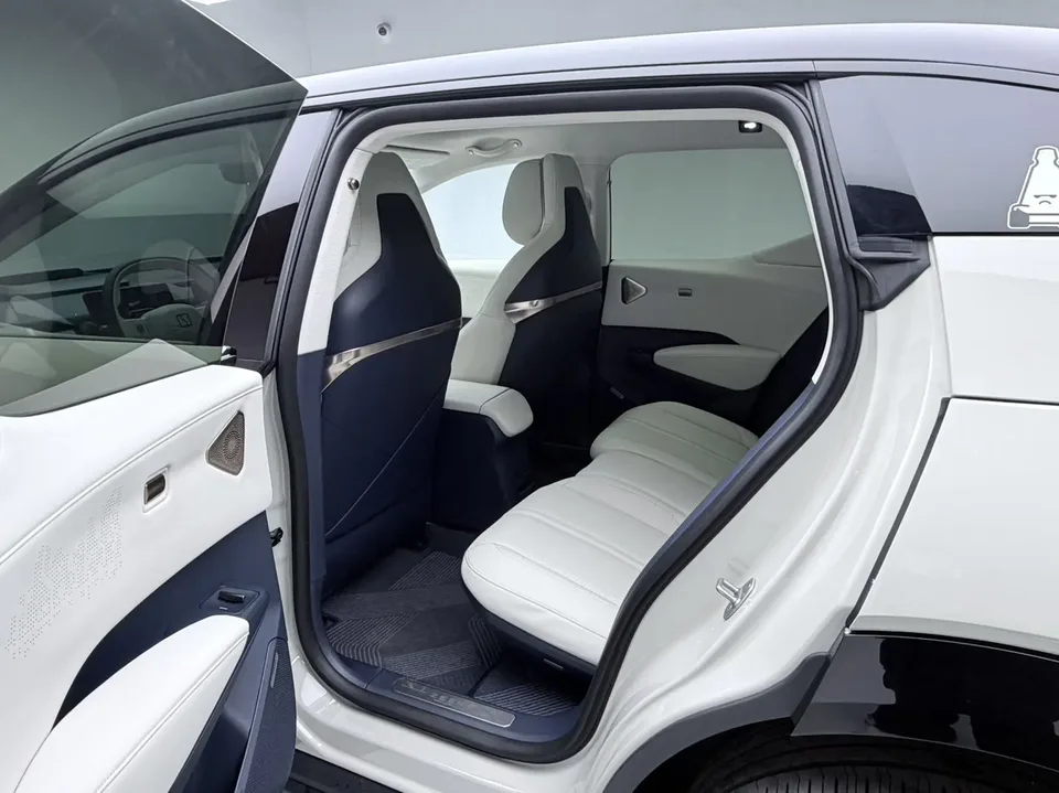 Zeekr X four-seat rear-wheel drive version 2024 — миниатюра 5