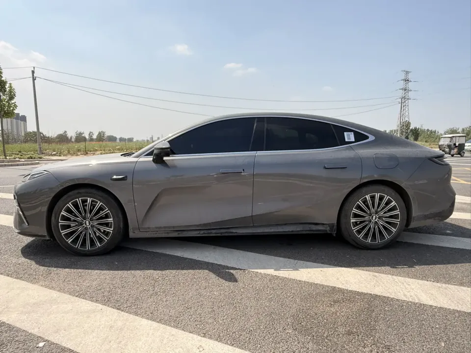 Geely Galaxy Star 8 PHEV 130km EM-i Flagship Edition 2025 — миниатюра 4