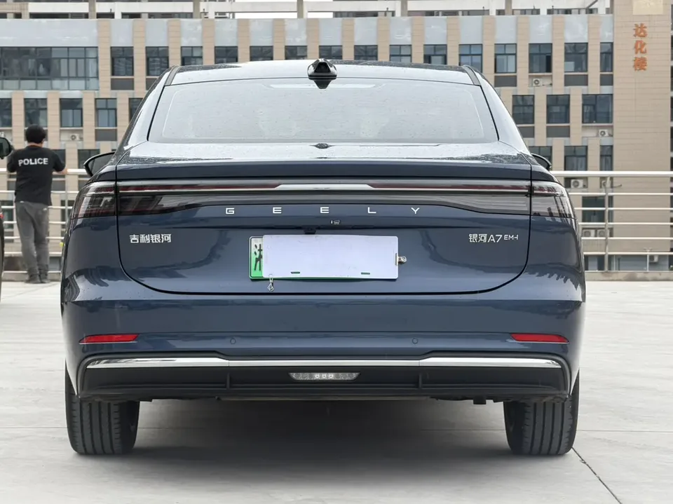 Geely Galaxy A7 PHEV 150km Starship Edition 2025 — миниатюра 3