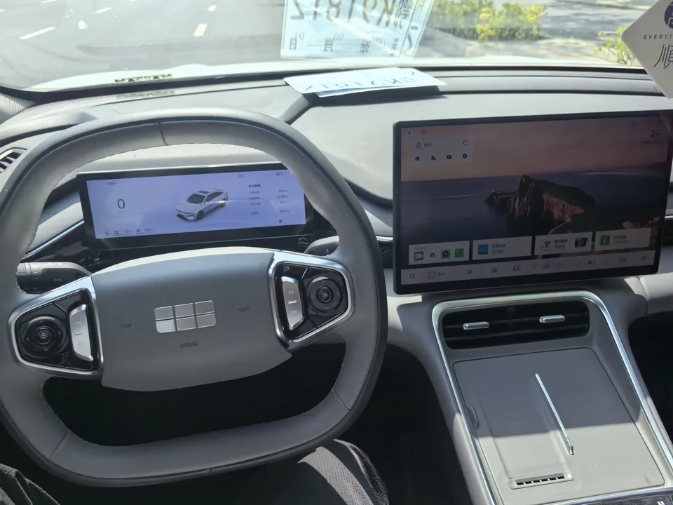 Geely Galaxy L6 1.5 EM-i DHT 140KM Starship Edition 2025 — миниатюра 3