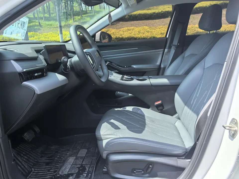 Geely Galaxy L6 1.5 EM-i DHT 140KM Starship Edition 2025 — миниатюра 4