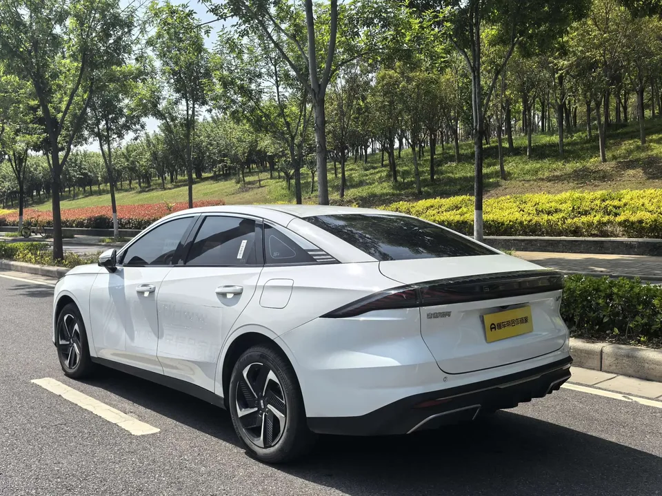 Geely Galaxy L6 1.5 EM-i DHT 140KM Starship Edition 2025 — миниатюра 5