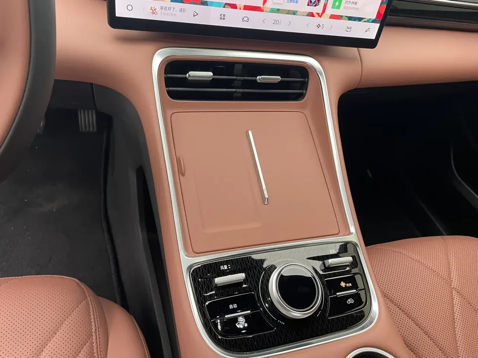 Geely Galaxy L6 1.5 EM-i DHT 140KM Exploration+ Edition 2025 — миниатюра 4