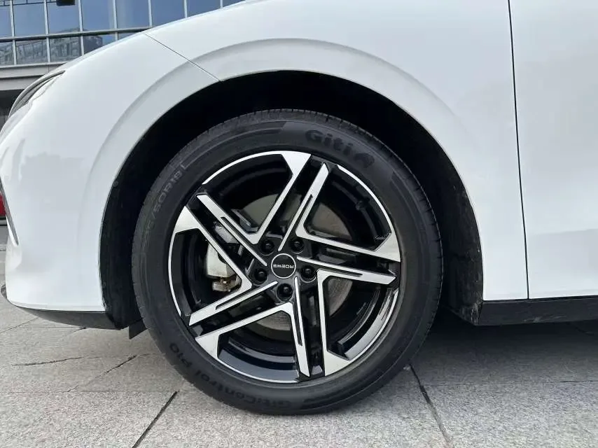 Roewe D7 EV 510km RWD Pilot Edition 2024 — миниатюра 3