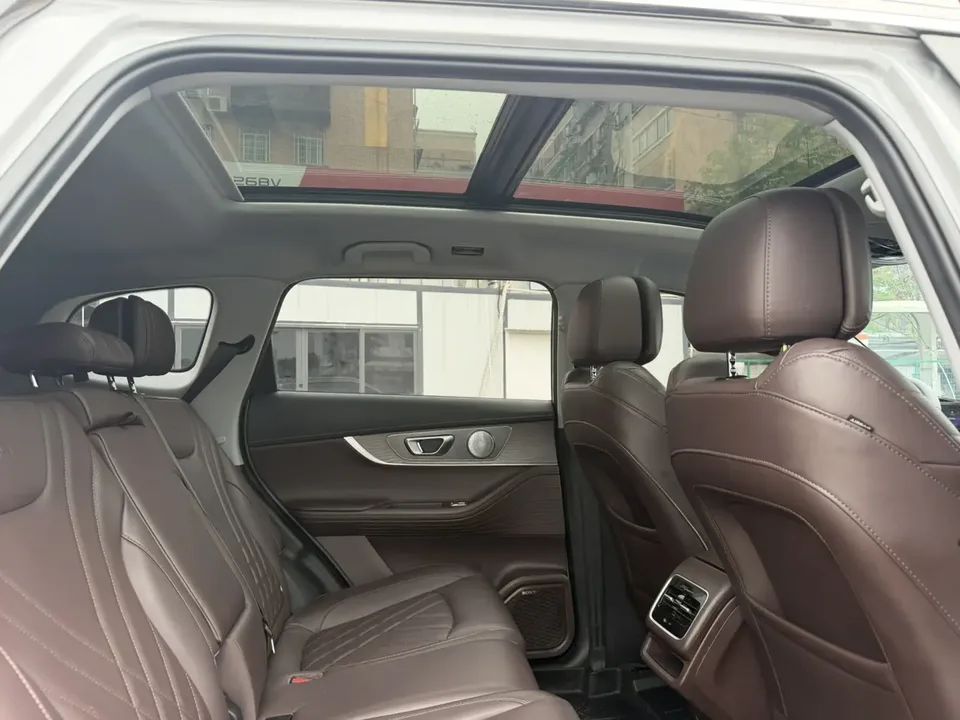 Chery Tiggo 8 Pro 290T two-wheel drive deep space version 5 seats 2023 — миниатюра 5