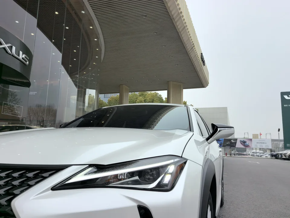 Lexus UX Lexus UX 260h Exploration Edition 2022 — миниатюра 3