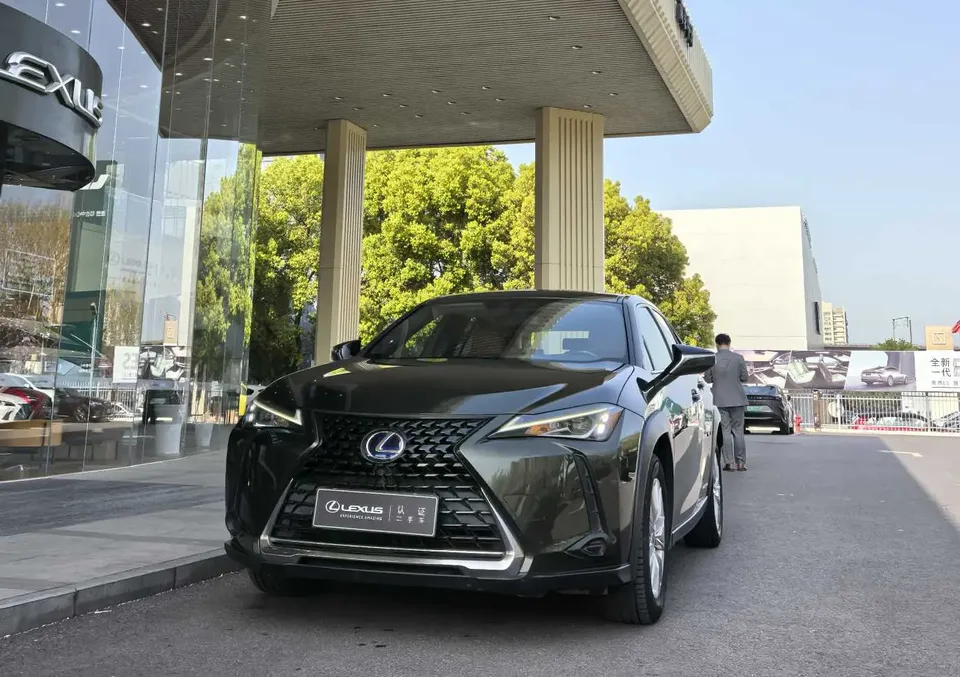 Lexus UX 2022