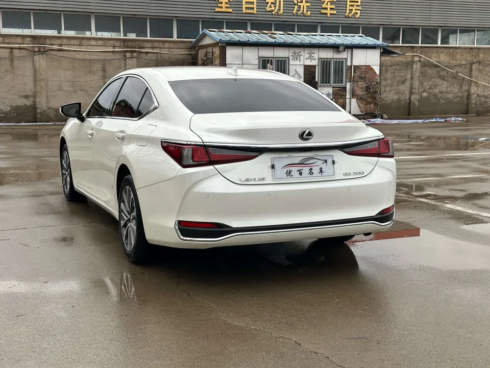 Lexus ES 200 Excellence Edition 2023 — миниатюра 2