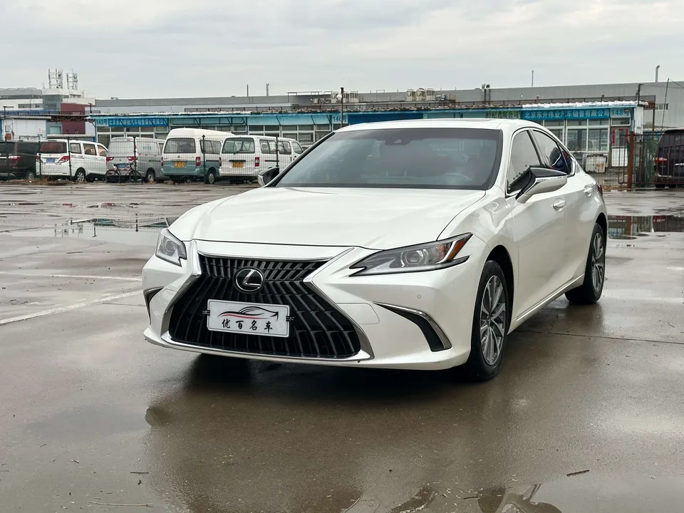 Lexus ES 2023