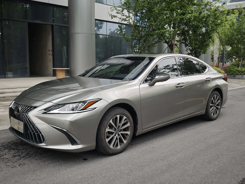 Lexus ES 2024