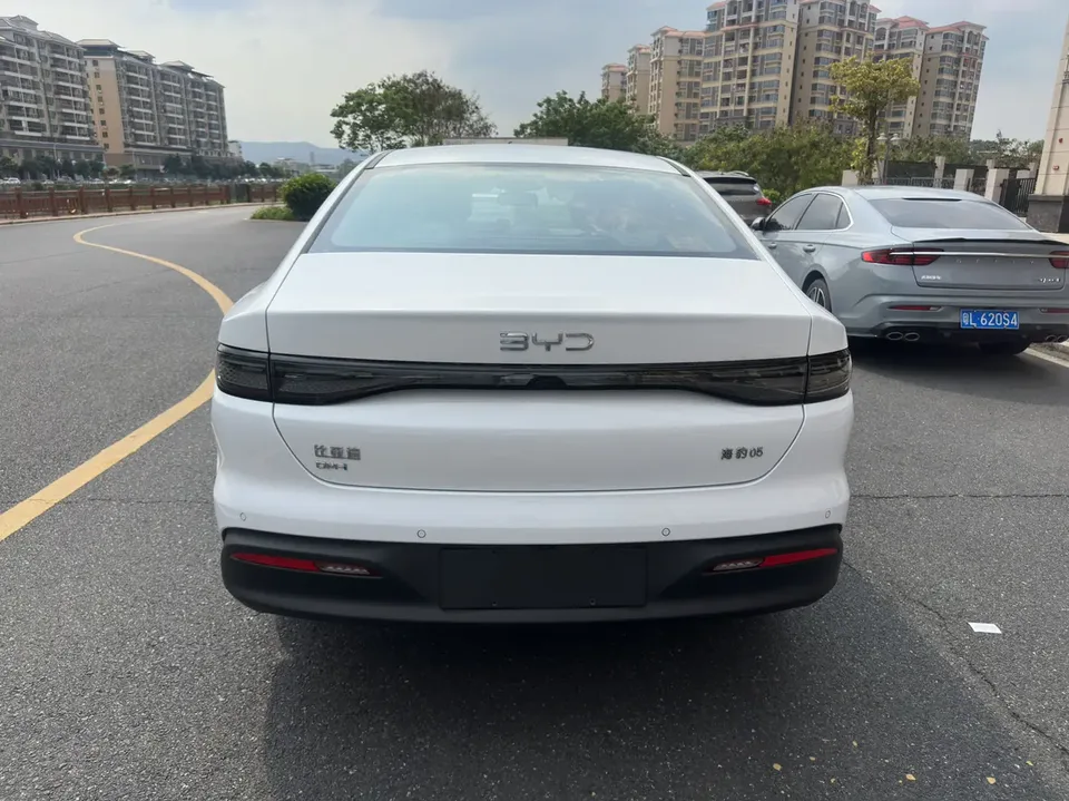 BYD Seal 05DM Seal 05DM 2026 DM-i 128KM Luxury 2026 — миниатюра 2