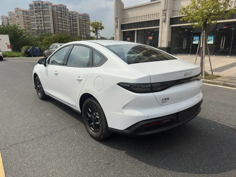 BYD Seal 05DM Seal 05DM 2026 DM-i 128KM Luxury 2026 — миниатюра 4