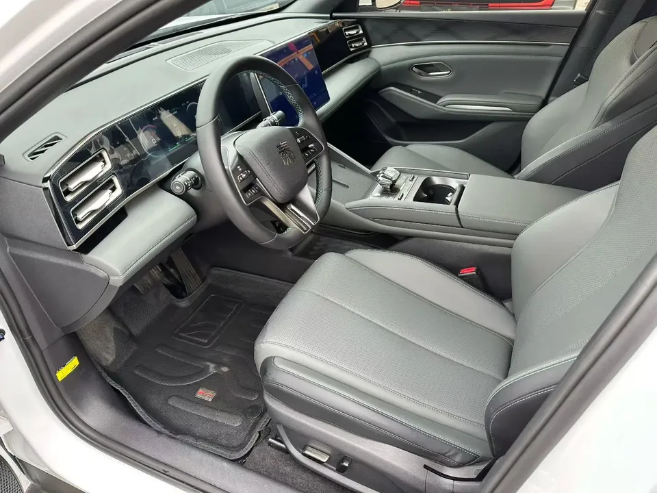 BYD Qin L DM DM-i 120KM Beyond Edition 2024 — миниатюра 5