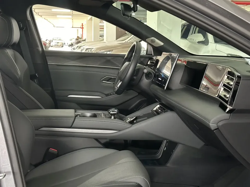BYD Qin L DM Intelligent Driving Edition DM-i 120KM Leading Edition 2025 — миниатюра 3