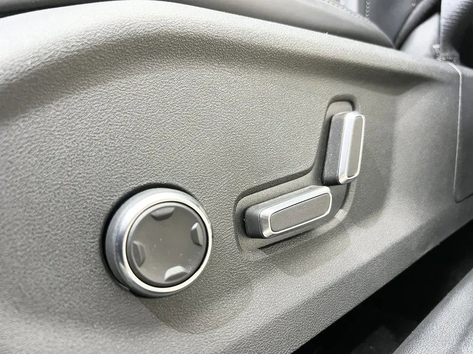 Geely Monjaro Xingyue L 2024 Xingyue L 2024 2.0TD High Power Automatic 2WD Skyline Edition 2024 — thumbnail 3
