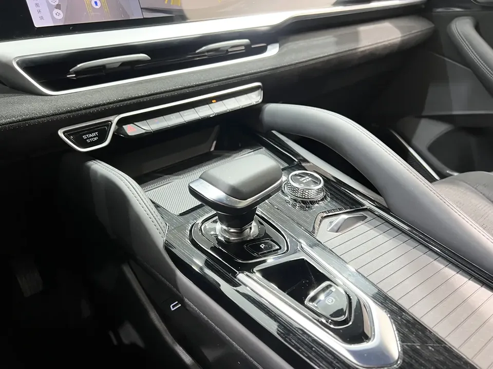 Geely Monjaro Xingyue L 2024 Xingyue L 2024 2.0TD High Power Automatic 2WD Skyline Edition 2024 — thumbnail 4