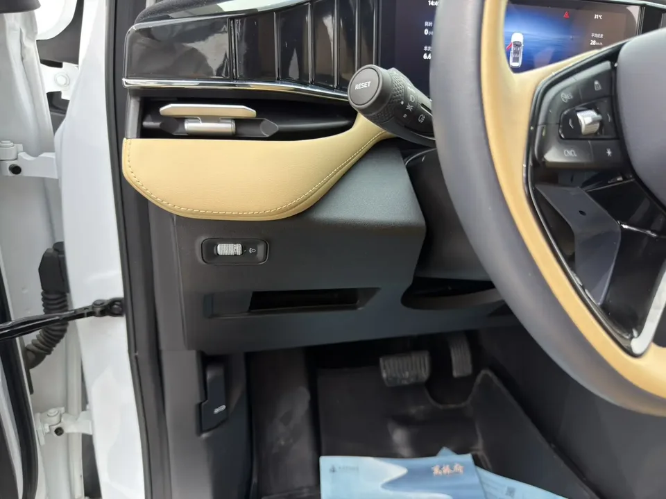 Geely Atlas L Boyue L 2023 1.5TD DCT Premium Edition 2023 — миниатюра 4