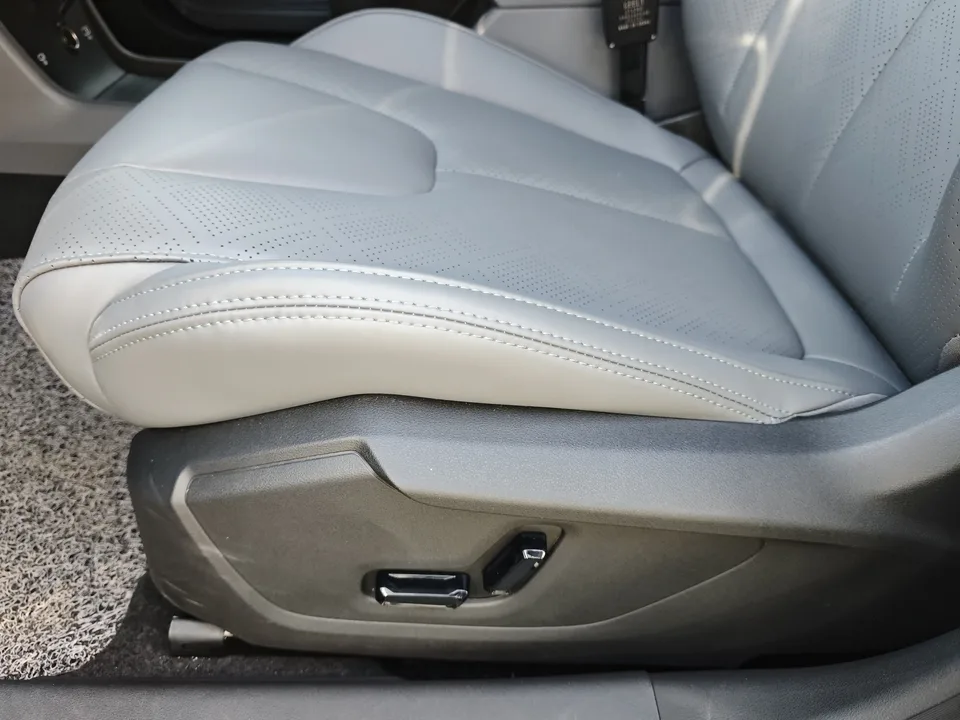 Geely Atlas Boyue 2026 1.5TD beautiful 2026 — миниатюра 4