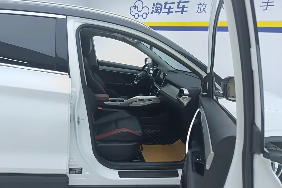 Geely Coolray SX11 240T DCT Diamond Edition 2022 — миниатюра 2