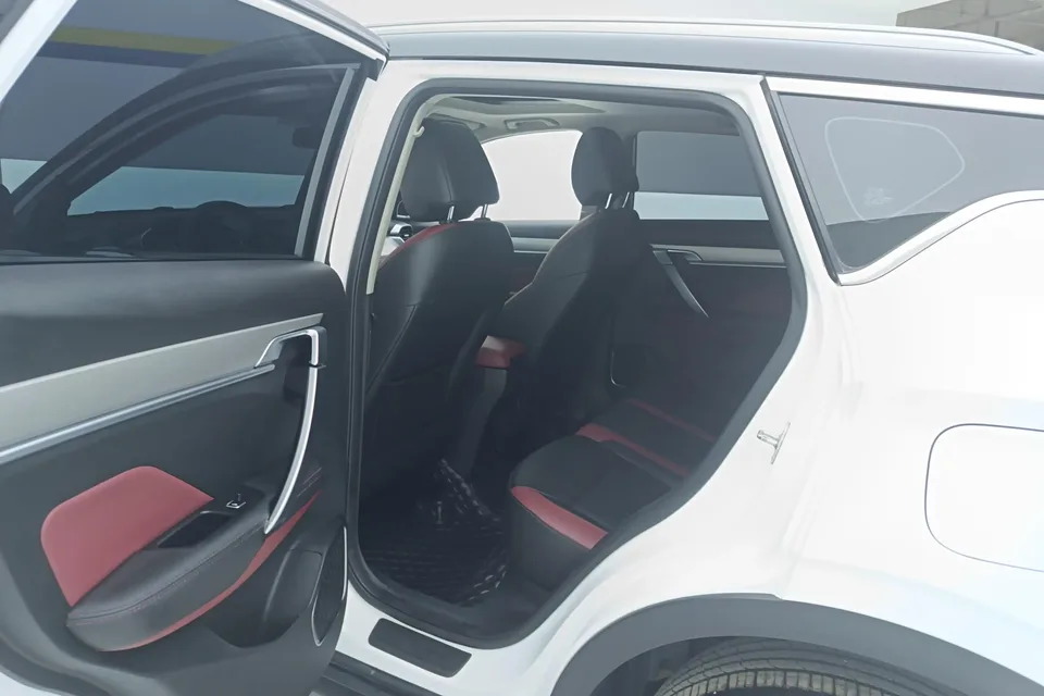 Geely Coolray SX11 240T DCT Diamond Edition 2022 — миниатюра 3