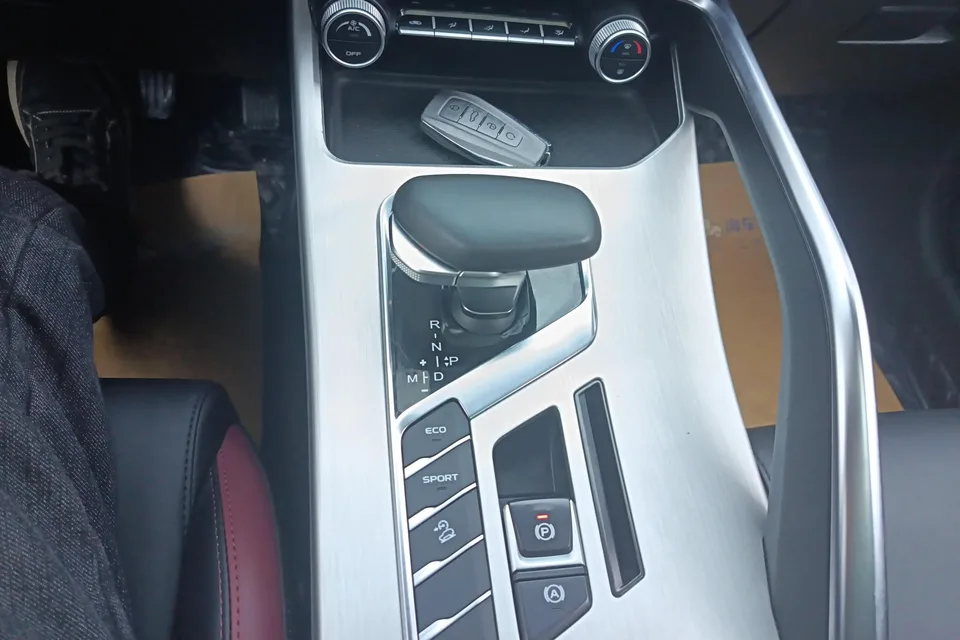 Geely Coolray SX11 240T DCT Diamond Edition 2022 — миниатюра 5