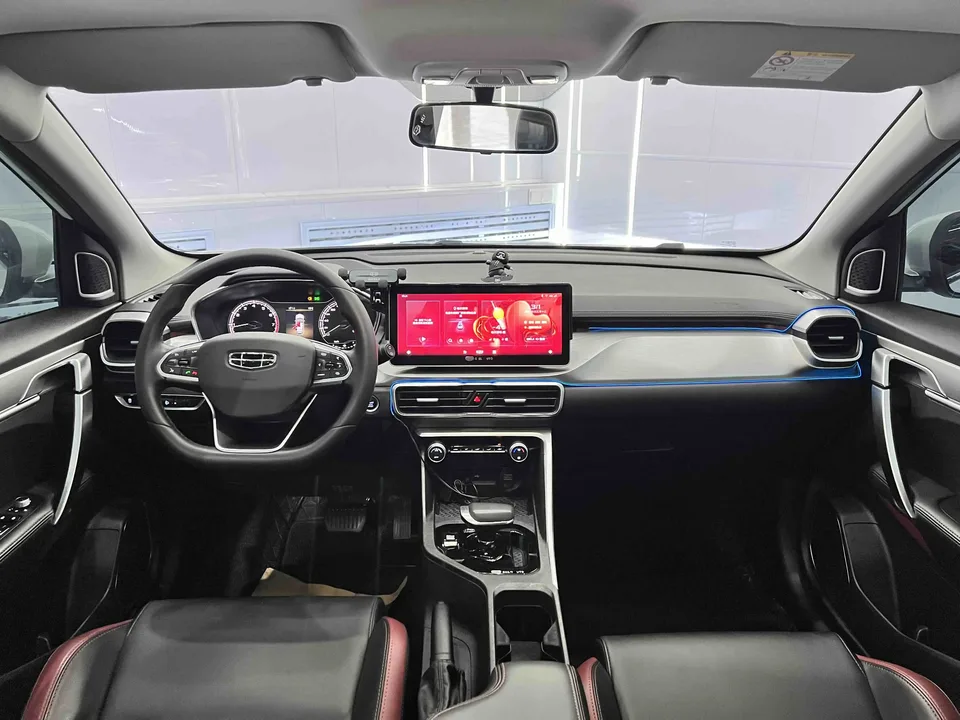 Geely Coolray SX11 240T DCT Platinum Edition 2022 — миниатюра 4