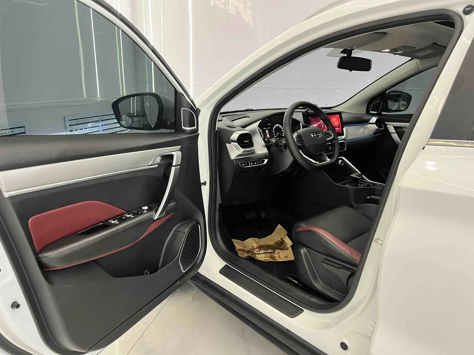 Geely Coolray SX11 240T DCT Platinum Edition 2022 — миниатюра 5