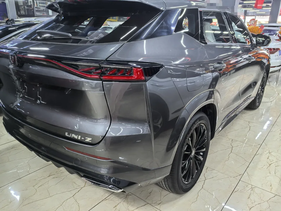 Changan UNI-Z PHEV Blue Whale iDD 125KM Leading Edition 2026 — миниатюра 4