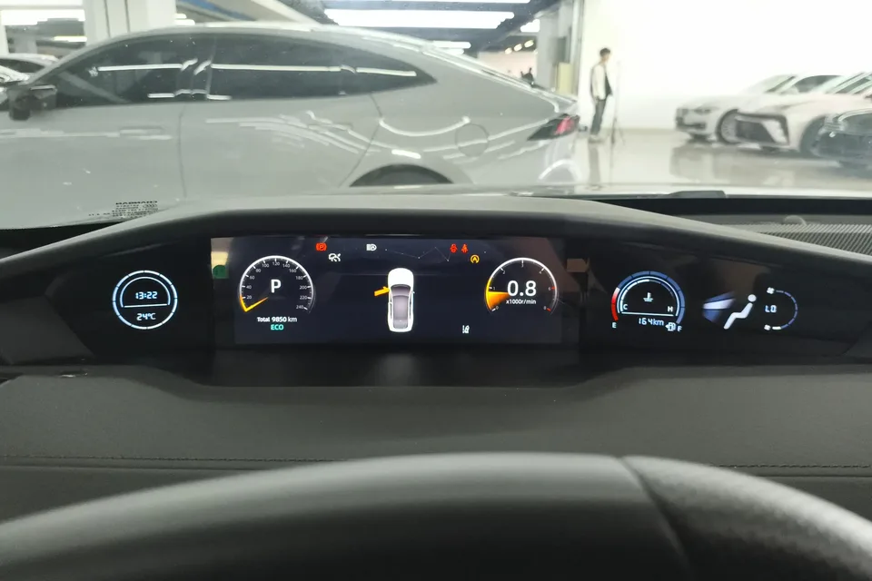 Changan UNI-V UNI-V 2023 1.5T Premium Edition 2024 — thumbnail 4