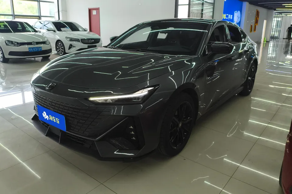 Changan UNI-V UNI-V 2023 1.5T Premium Edition 2024 — photo 1, buy with delivery to Moscow