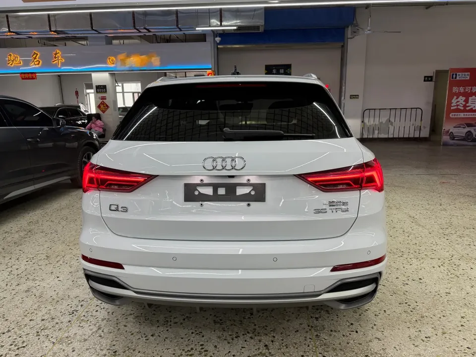 Audi Q3 Audi Q3 2022 35 TFSI Fashionable and Dynamic 2023 — миниатюра 2
