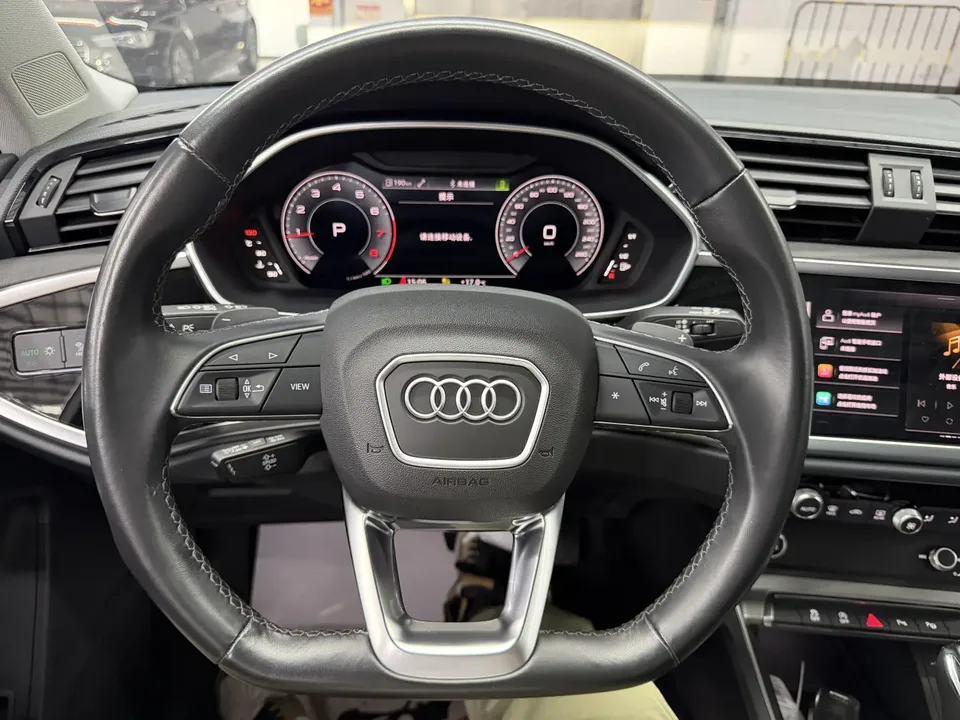Audi Q3 Audi Q3 2022 35 TFSI Fashionable and Dynamic 2023 — миниатюра 5