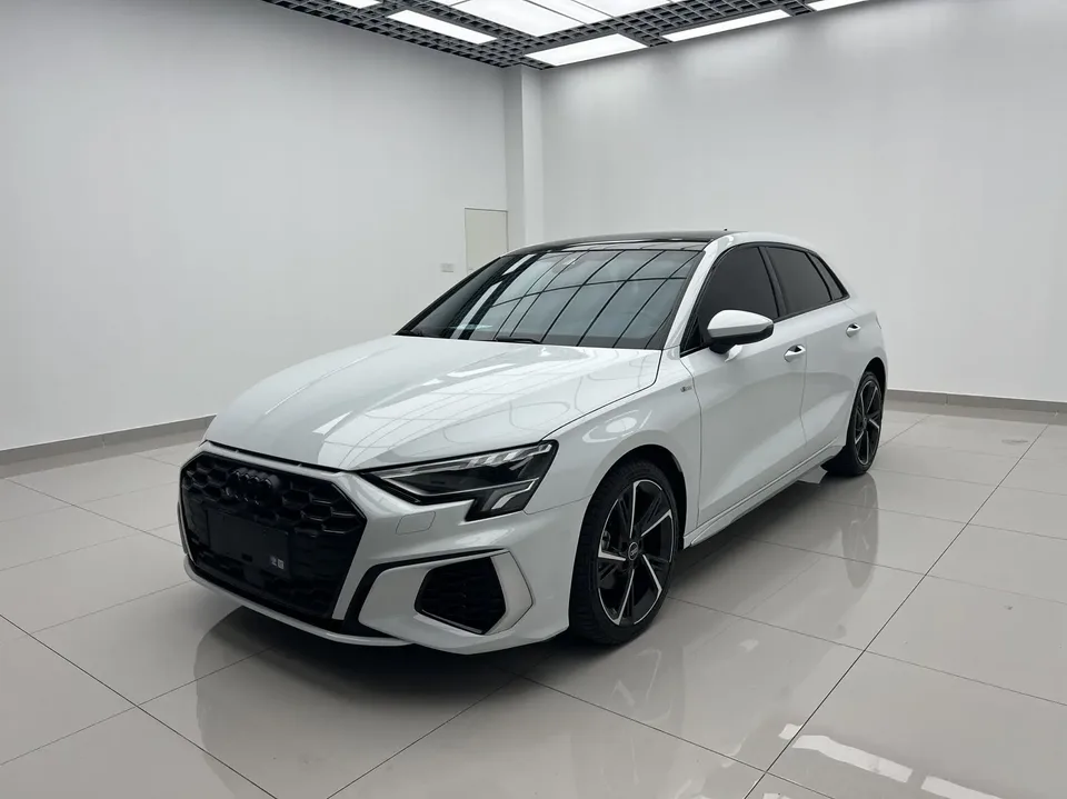 Audi A3 Sportback 35 TFSI stylish and sporty 2023 — фото 1, купить с доставкой в Москву