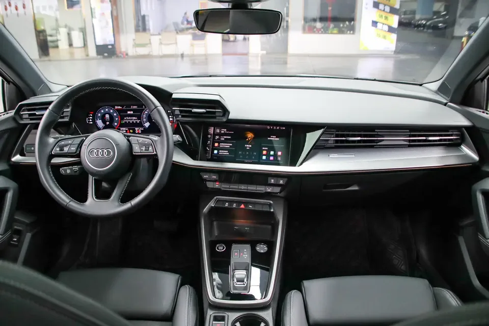 Audi A3 Sportback 35 TFSI stylish and sporty 2024 — миниатюра 4