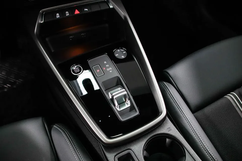 Audi A3 Sportback 35 TFSI stylish and sporty 2024 — миниатюра 5