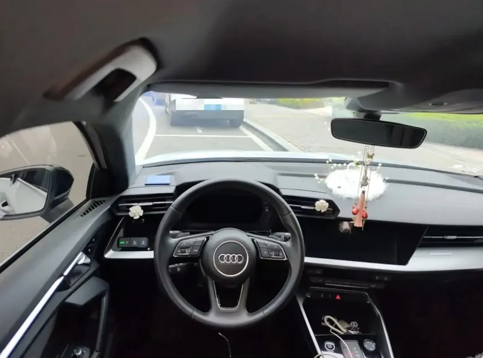 Audi A3 Sportback 35 TFSI Aggressive Sports Edition 2023 — миниатюра 2