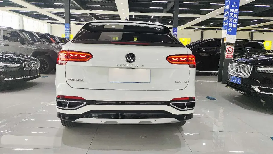 Volkswagen Tayron X 330TSI 2WD Premium Intelligent Edition 2022 — миниатюра 2