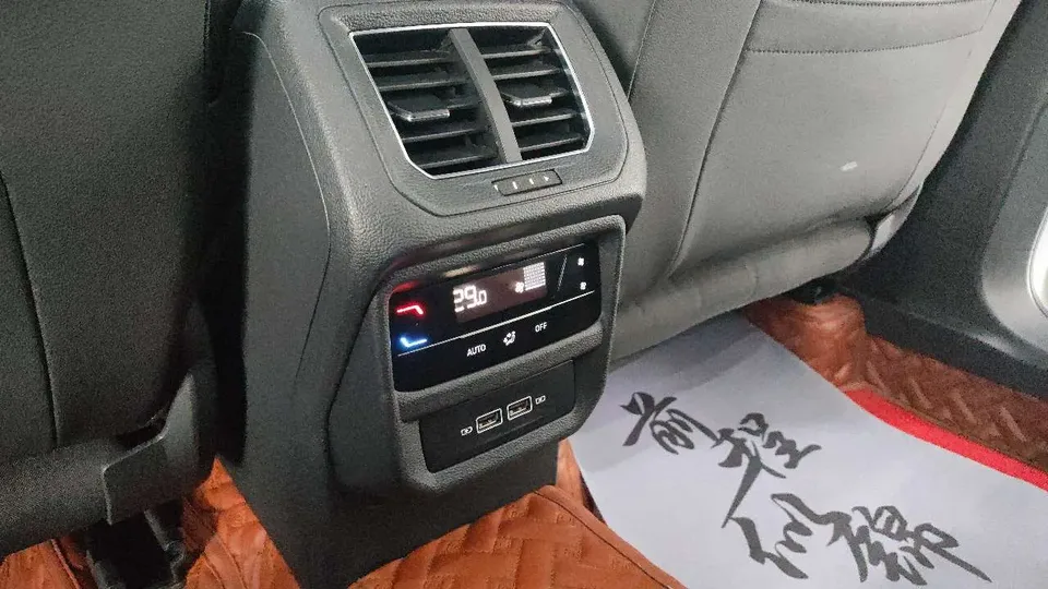 Volkswagen Tayron X 330TSI 2WD Premium Intelligent Edition 2022 — миниатюра 3