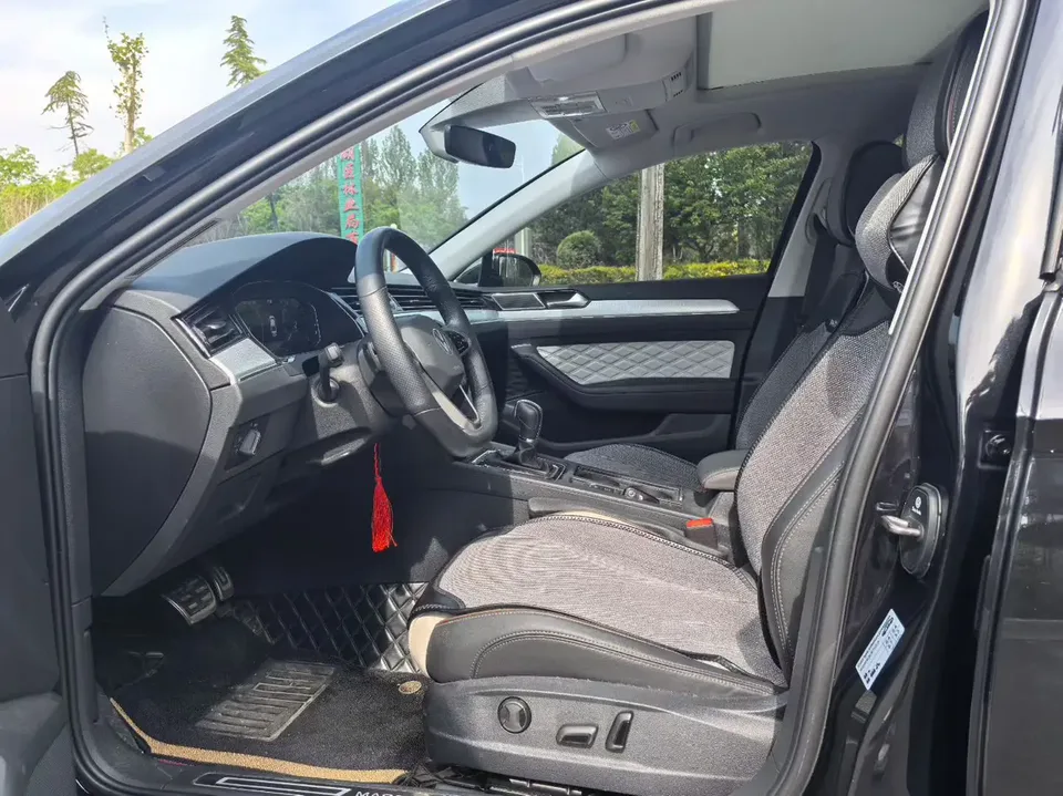 Volkswagen Magotan Magotan 2023 2 million commemorative edition 330TSI DSG luxury model 2023 — миниатюра 5
