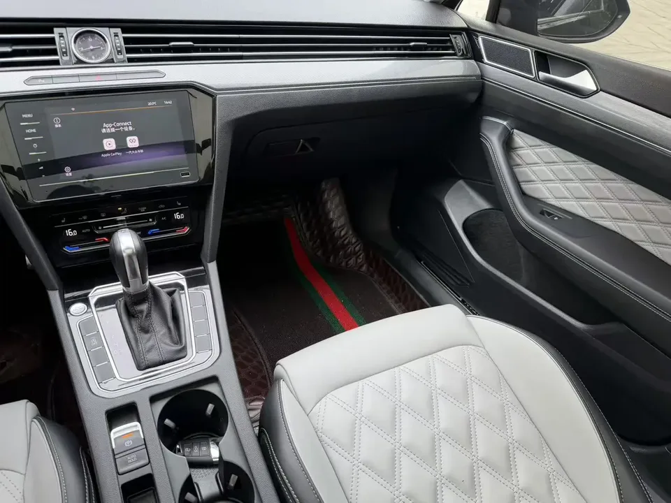 Volkswagen Magotan Magotan 2023 2 million commemorative edition 330TSI DSG luxury model 2023 — миниатюра 4