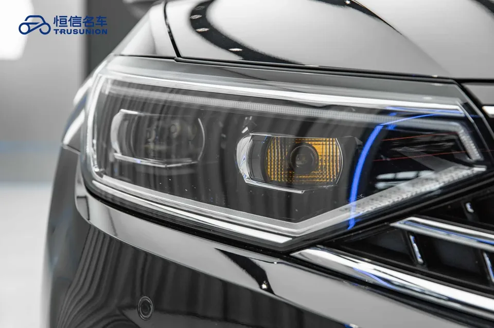 Volkswagen Magotan Magotan 2023 2 million commemorative edition 330TSI DSG leading model 2024 — миниатюра 3