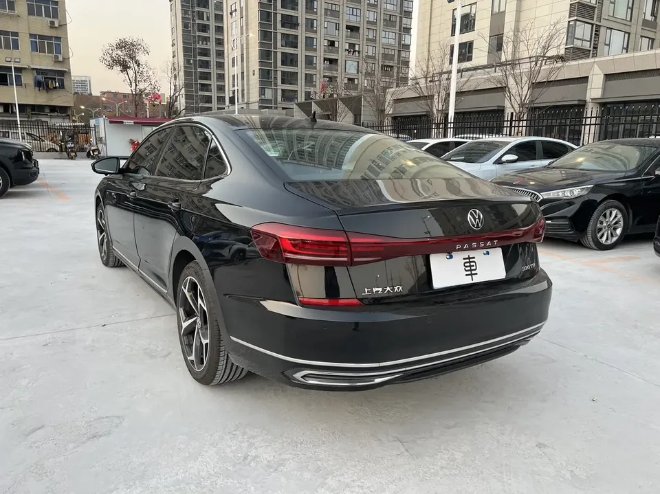 Volkswagen Passat Passat 2022 330TSI Elite Edition 2023 — миниатюра 2